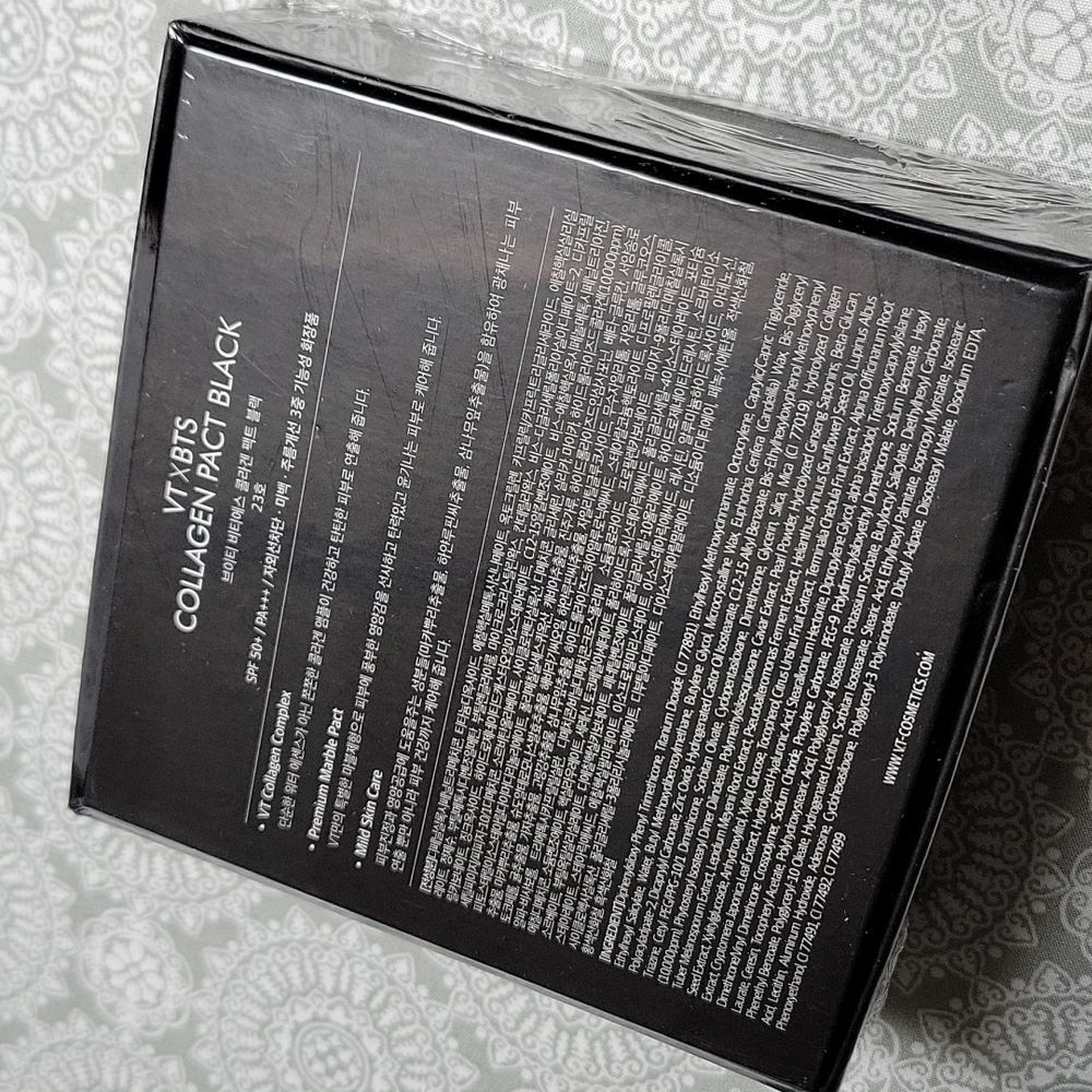 VT Cosmetics VT X BTS Collagen Pact, Black - Picture 4 of 12